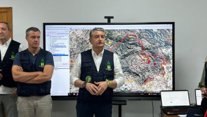 El consejero de Presidencia en funciones, Antonio Sanz, anuncia la estabilización del incendio de Almería
