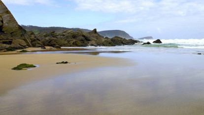 La playa de Galicia donde aparecen los sorprendentes 'ojos de sapo': aguas cristalinas y un misterio vikingo