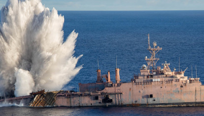 EE. UU. hunde el USS Juneau con un misil LRASM lanzado desde un bombardero B-2 durante el ejercicio Valiant Shield 2026