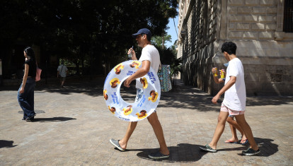 (Foto de ARCHIVO)
Vecinos y visitantes de Málaga bajo los efectos de la ola de calor