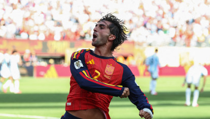 Ferran Torres celebra el gol de España