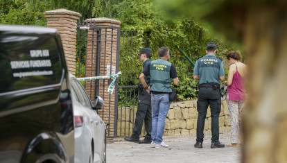 Una mujer de 45 años ha sido hallada muerta con signos de violencia en una vivienda de Benahavís (Málaga).
