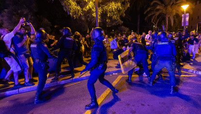 Cargas policiales durante una manifestación contra la saturación turística, a 26 de julio de 2026, en Palma