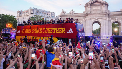 Imagen del autobús de la celebración del Mundial por las calle de Madrid