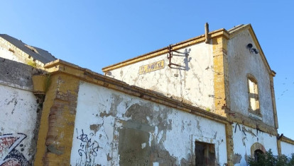 La antigua estación de El Portal, en Jerez de la Frontera (Cádiz), en estado ruinoso