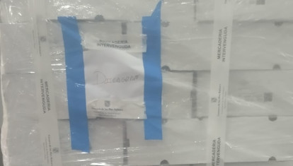 Vista de las cajas de pollo intervenidas en el puerto de Palma.