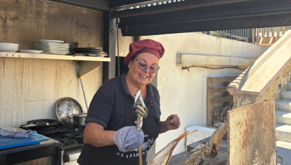 No solo sardinas... Los espetos de Araceli también son de doradas y calamares, entre otros