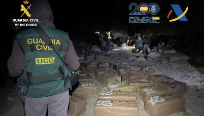 Fardos encontrados en la descarga