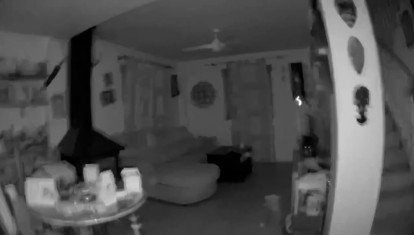 Imagen capturada de la grabación de la cámara de seguridad de la vivienda