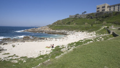 Esta es la playa más pequeña de Galicia