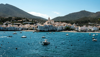 Vista de Cadaqués desde el mar