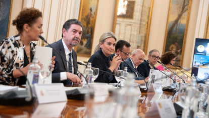 La ministra de Educación, Milagros Tolón, en una reunión con los consejeros de Educación de las comunidades