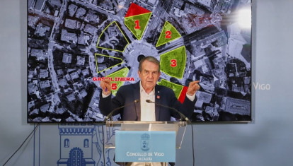 El alcalde de Vigo, Abel Caballero, ante una imagen de la Plaza de España.

REMITIDA / HANDOUT por CONCELLO DE VIGO
Fotografía remitida a medios de comunicación exclusivamente para ilustrar la noticia a la que hace referencia la imagen, y citando la procedencia de la imagen en la firma
04/9/2026