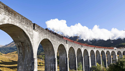 El tren a su paso por el famoso viaducto de Glenfinnan