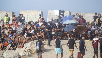 Imagen de un grupo de inmigrantes en Ceuta