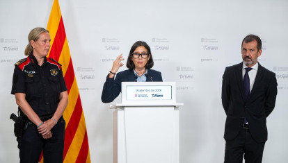 La consejera de Interior, Núria Parlon, en el centro, flanqueada por Ferran López y Sílvia Català