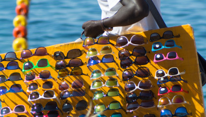 Venta ambulante de gafas de sol