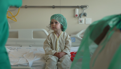 El Hospital 12 de Octubre logra que una niña con un único pulmón y tres malformaciones sople las velas por primera vez