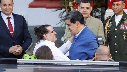 El exministro de Industrias y Producción Nacional de Venezuela, Alex Saab, y el dictador Nicolás Maduro en diciembre de 2023