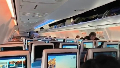 Dentro del vuelo FZ 1073 de flydubai, que fue desviado antes de su salida hacia Tel Aviv desde el aeropuerto Tabuk de Arabia Saudí