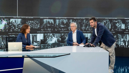 Carlos del Amor con Pepa Bueno e Iñaki Gabilondo

REMITIDA / HANDOUT por RTVE
Fotografía remitida a medios de comunicación exclusivamente para ilustrar la noticia a la que hace referencia la imagen, y citando la procedencia de la imagen en la firma
07/10/2026