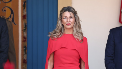 La vicepresidenta segunda y ministra de Trabajo y Economía Social, Yolanda Díaz, durante el acto solemne de homenaje a la bandera nacional y desfile militar por el 12 de octubre, Día de la Hispanidad, en la Plaza de Cánovas del Castillo, a 12 de octubre de 2026, en Madrid (España). Los actos comienzan con el izado de bandera y van seguidos del homenaje a los que dieron la vida por el país. Posteriormente, comienzan los desfiles militares aéreos y terrestres. Alrededor de 4.400 integrantes de las Fuerzas Armadas, las Fuerzas y Cuerpos de Seguridad y distintas instituciones públicas civiles participan este año en el desfile presidido por los Reyes. El desfile aéreo ha contado con 50 aeronaves de caza, enseñanza y transporte, además de alrededor de 30 helicópteros. Por tierra han participado unos 144 vehículos y 39 motocicletas, además de unos 300 caballos y cinco perros pertenecientes a distintas unidades.

Eduardo Parra / Europa Press
12/10/2026