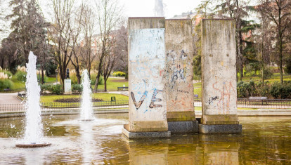 Restos del muro de Berlín en el parque que lleva su mismo nombre