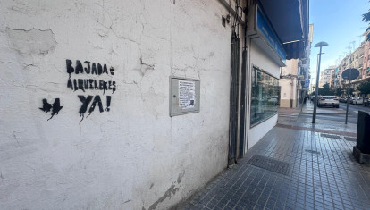 Pintada de protesta, en una calle de Córdoba, sobre la situación de los alquileres