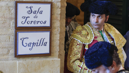 Morante de la Puebla, de corinto oro, minutos antes de iniciarse la corrida
