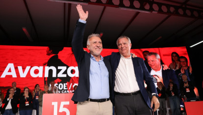 El ministro de Política Territorial y Memoria Democrática, Ángel Víctor Torres y el secretario general del PSOE de Gran Canaria, Sebastián Franquis