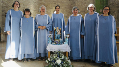 La Community of Our Lady of Walsingham (Comunidad de Nuestra Señora de Walsingham) es una comunidad católica de vida consagrada del Reino Unido, fundada en 2004