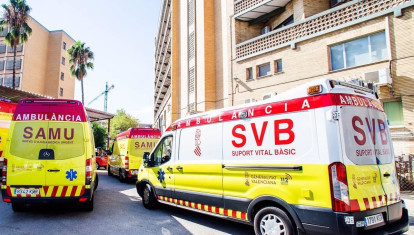 Imagen de unas ambulancias tomada en Valencia
