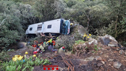 Imagen  tomada por Bomberos de Cataluña del accidente que se ha producido este domingo en el término municipal de Fogars de Montclús (Barcelona)