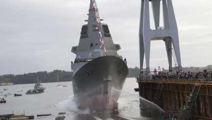 Navantia ha botado en el astillero de Ferrol la fragata F-112 Roger de Lauria, la segunda de la serie F-110 para la Armada