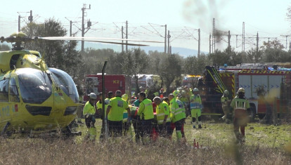 Servicios de emergencias atienden a las víctimas del accidente de Urda