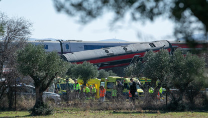 Zona del accidente en Urda (Toledo), con el Iryo siniestrado en primer término