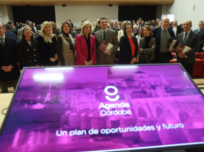 Inauguración de la Jornada 'Agenda Córdoba' con el alcalde, José María Bellido, ante unos 250 representantes económicos y sociales de la ciudad.