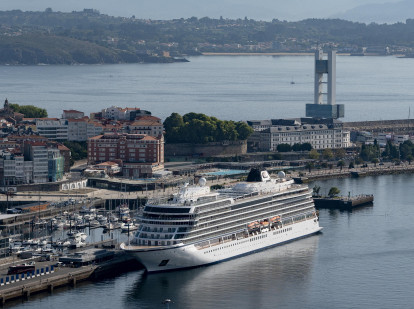 Visita de un crucero al puerto de La Coruña