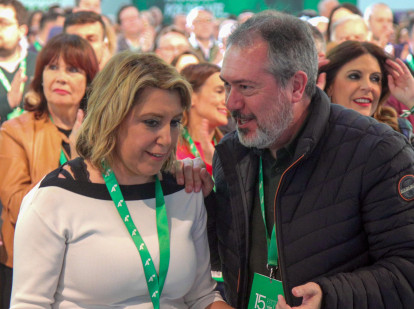 La expresidenta Susana Díaz y el líder saliente Juan Espadas apartaron sus diferencias para intentar mostrar la imagen de unidad pretendida