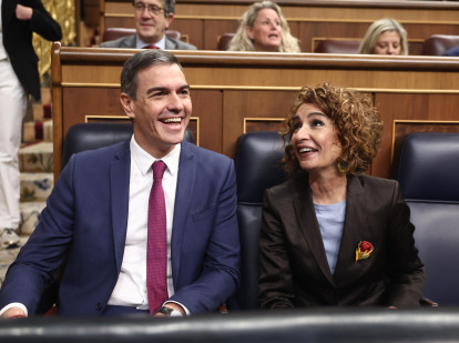 Pedro Sánchez y María Jesús Montero, en el Congreso de los Diputados