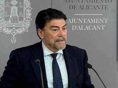 El alcalde de Alicante, Luis Barcala, durante su comparecencia de este martes