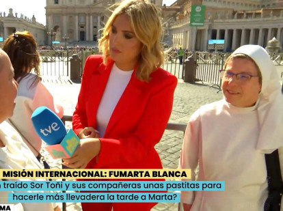 Marta Riesco ejerció de enviada especial a Roma para La Familia de la Tele