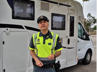 El agente en un fotograma del vídeo