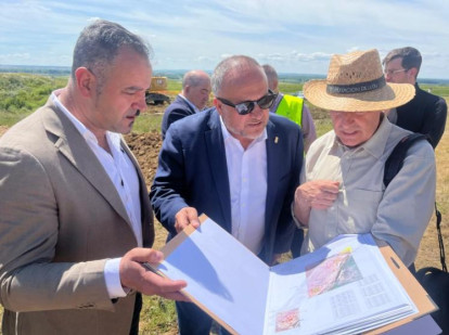 En el centro, Gerardo Álvarez Courel, presidente de la Diputación de León