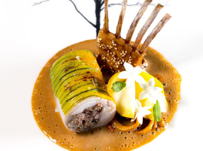 Balotina y costilla de conejo con flor de calabacín y salsa escabechada, del restaurante Prodigi