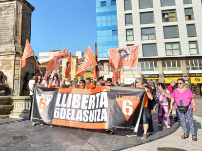 Manifestación de apoyo en Gijón a 'las seis de La Suiza'.