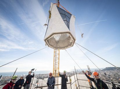 Culminación de la Torre de Jesucristo de la Sagrada Familia