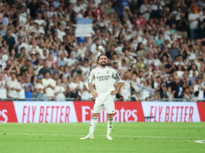 Real Madrid's Spanish defender #02 Dani Carvajal applauds as he leaves the pitch after his last match with Real Madrid during the Spanish league football match between Real Madrid CF and Athletic Club Bilbao at Santiago Bernabeu Stadium in Madrid on May 23, 2026. (Photo by Pierre-Philippe MARCOU / AFP)