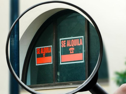 Cartel de alquilar en España