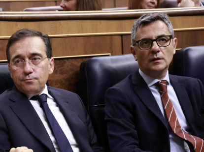 Los ministros José Manuel Albares y Félix Bolaños ayer en el Congreso de los Diputados